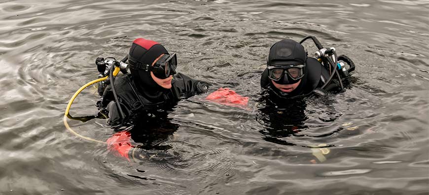 How to Stay Warm & Safe During Cold Water Diving?